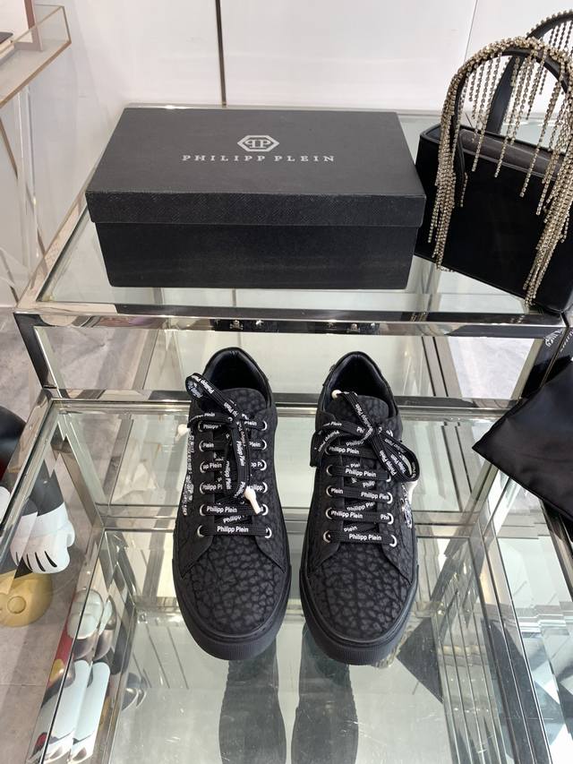 Philip Plein 24Ss新款 男款休闲鞋上新 拼接小牛皮，细节丰富，精致高级 ，软软糯糯超舒服 原版开模胶然橡胶鞋底 码数：38-45 38 45订做